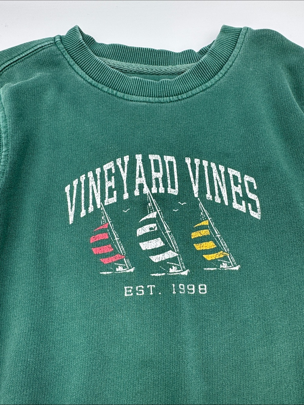 Vineyard Vines Green Crewneck Sweatshirt with Sailboat Graphic boys size 7